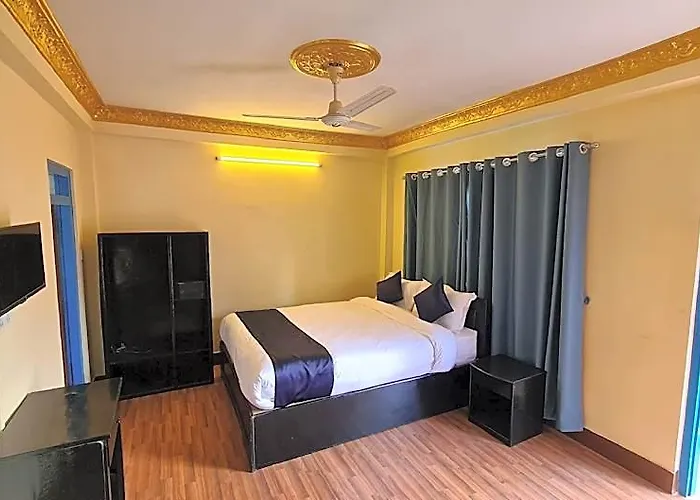 Temple Town Hotel *